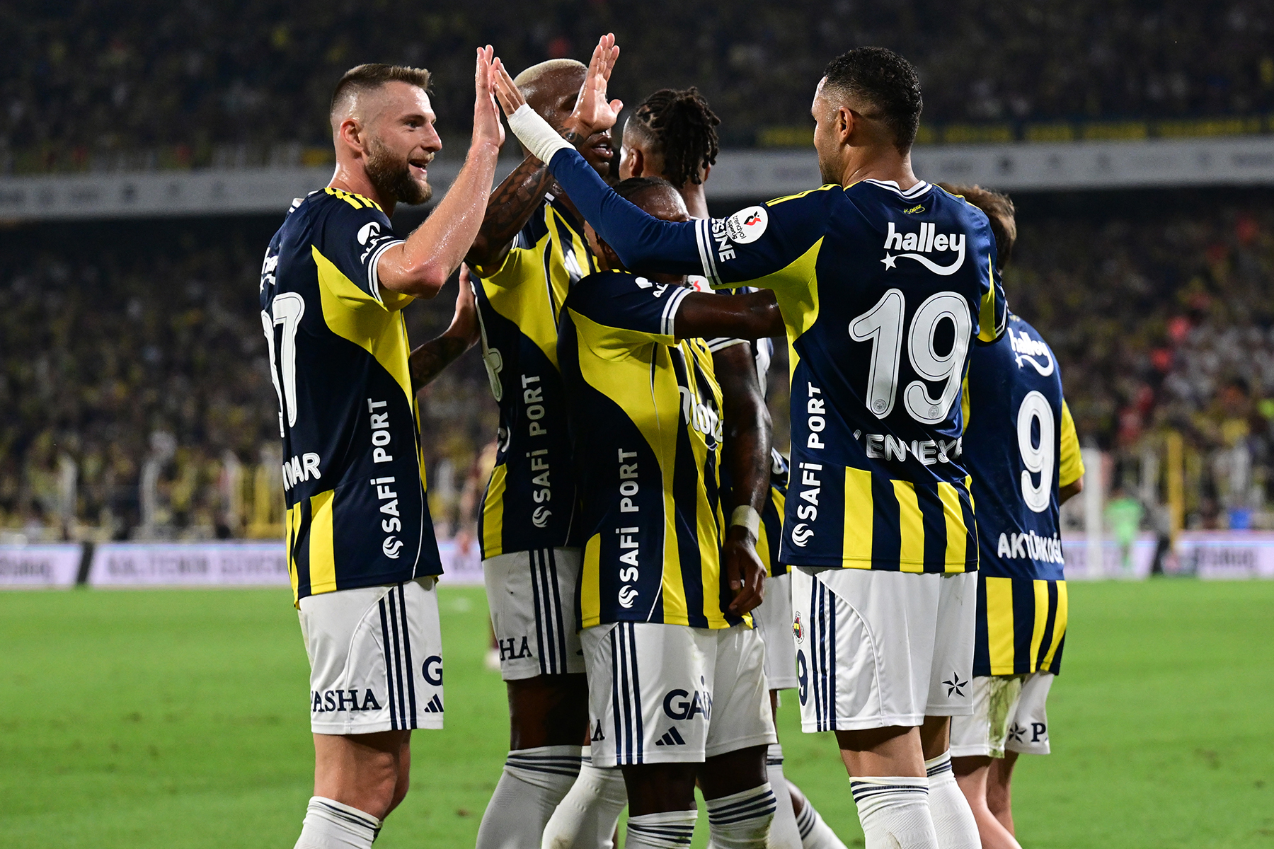 Fener Antrenmanı mı, All-Star Maçı mı? O Kadro Ne Öyle Birader, Gol Nerede?