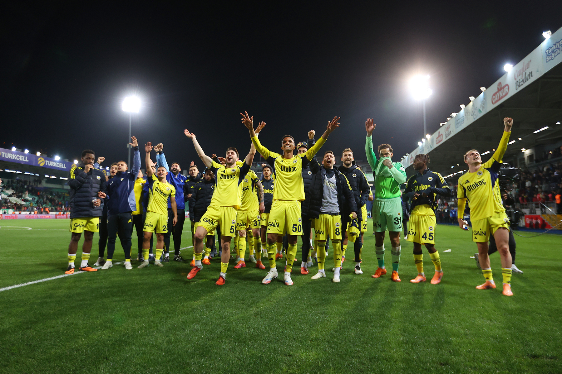 "Tedesco'nun Fenerbahçe'si, Mourinho'nun Fenerbahçe'sinden farklı" | Spor yazarları ne dedi?