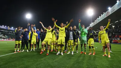 "Tedesco'nun Fenerbahçe'si, Mourinho'nun Fenerbahçe'sinden farklı" | Spor yazarları ne dedi?