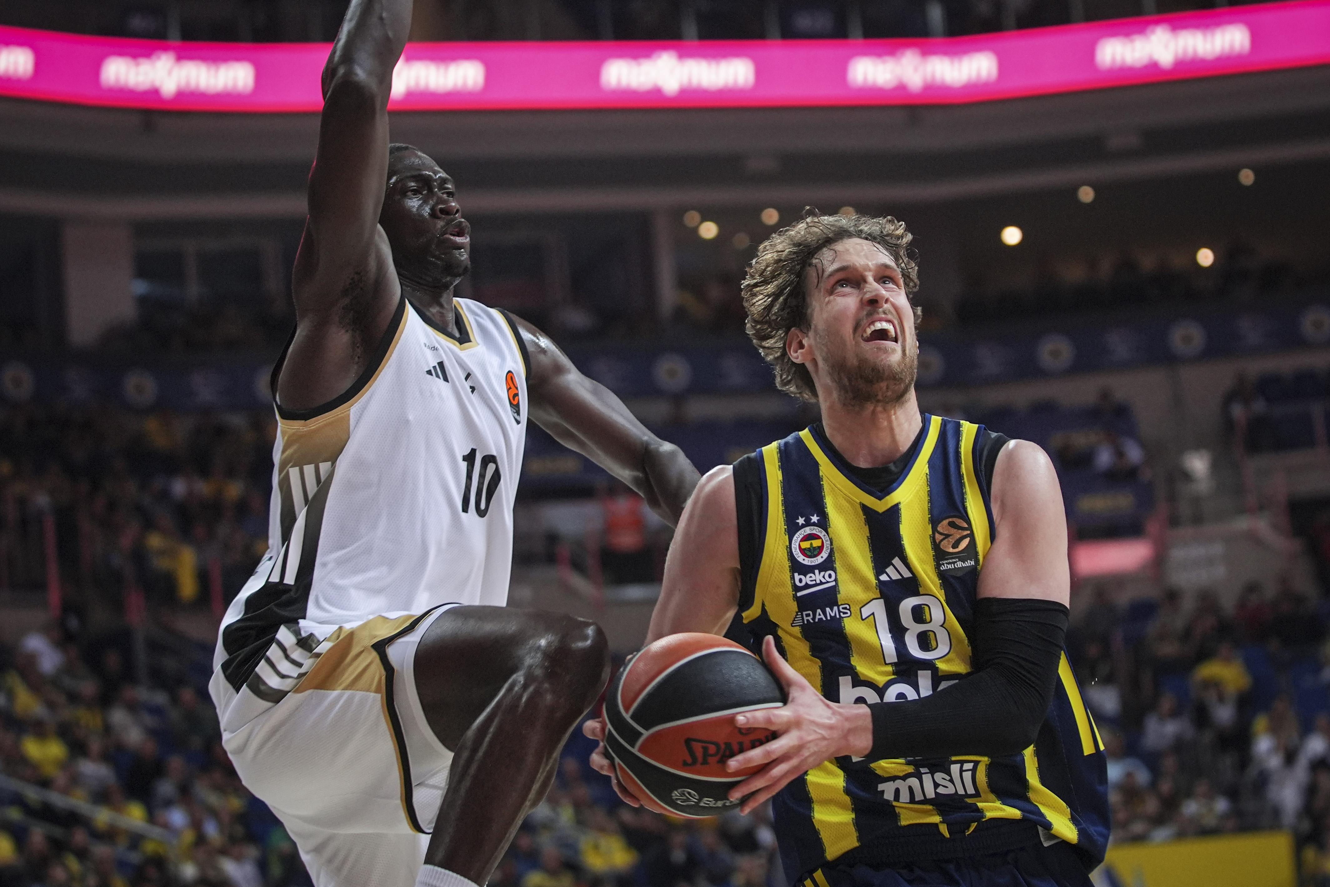 Fenerbahçe Beko'ya nefes aldıran galibiyet