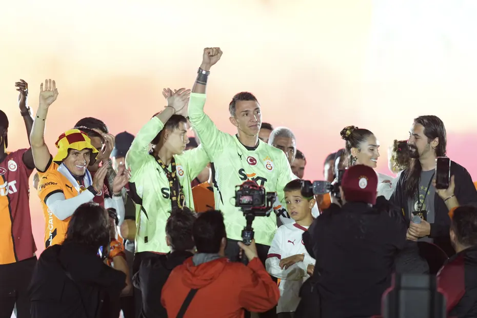 Muslera'dan yeni takımı için flaş açıklama - 5 Muslera'dan yeni takımı için flaş açıklama - 5