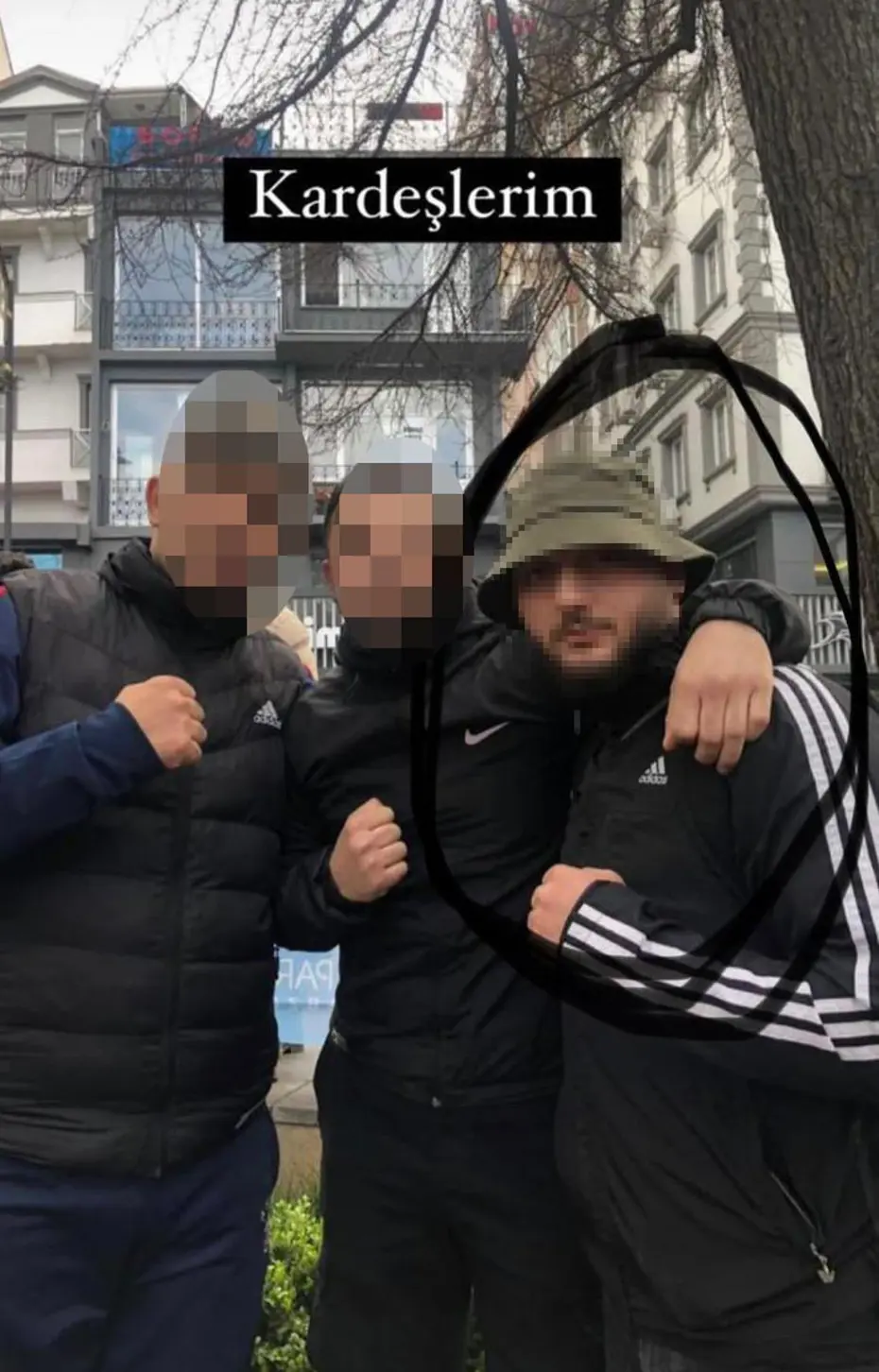 Olaylı maçta sahaya giren maskeli taraftarla ilgili detaylar ortaya çıktı - 5 Olaylı maçta sahaya giren maskeli taraftarla ilgili detaylar ortaya çıktı - 5