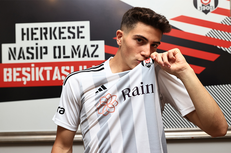 Beşiktaş, Yakup Arda Kılıç ile profesyonel sözleşme imzaladı