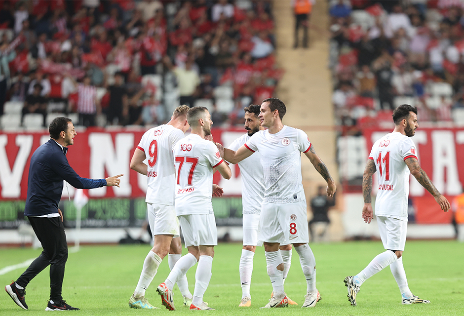 Antalyaspor ligde 2 maç sonra kazandı