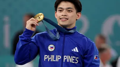 Cimnastik yer aletinde altın madalya Carlos Edriel Yulo'nun