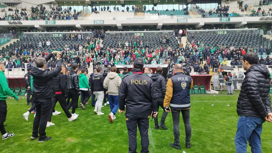 Bursaspor-Amedspor maçı öncesi futbolcular arasında arbede çıktı - 2