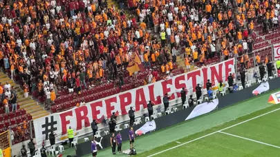 Galatasaray - Fatih Karagümrük maçında Filistin'e destek pankartları