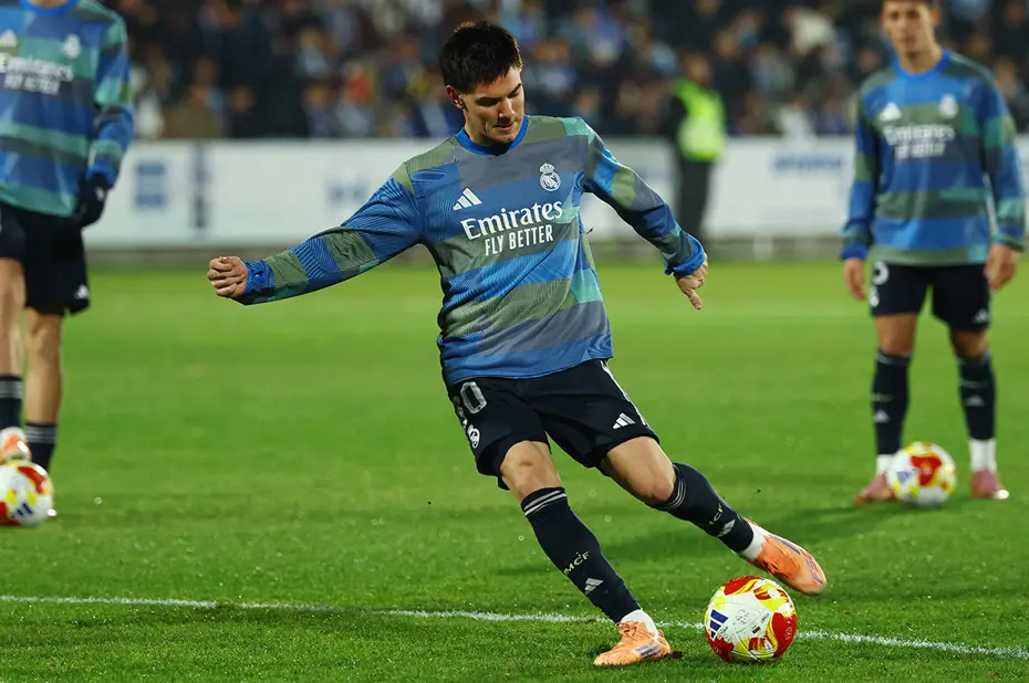 Dünyada 2025 yılının en iyi genç 11'i açıklandı: 2 Türk futbolcu da kadroda - 6