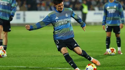 Galatasaray'ın da ilgilendiği Mastantuono'nun yeni adresi resmen duyuruldu Galatasaray'ın da ilgilendiği Mastantuono'nun yeni adresi resmen duyuruldu