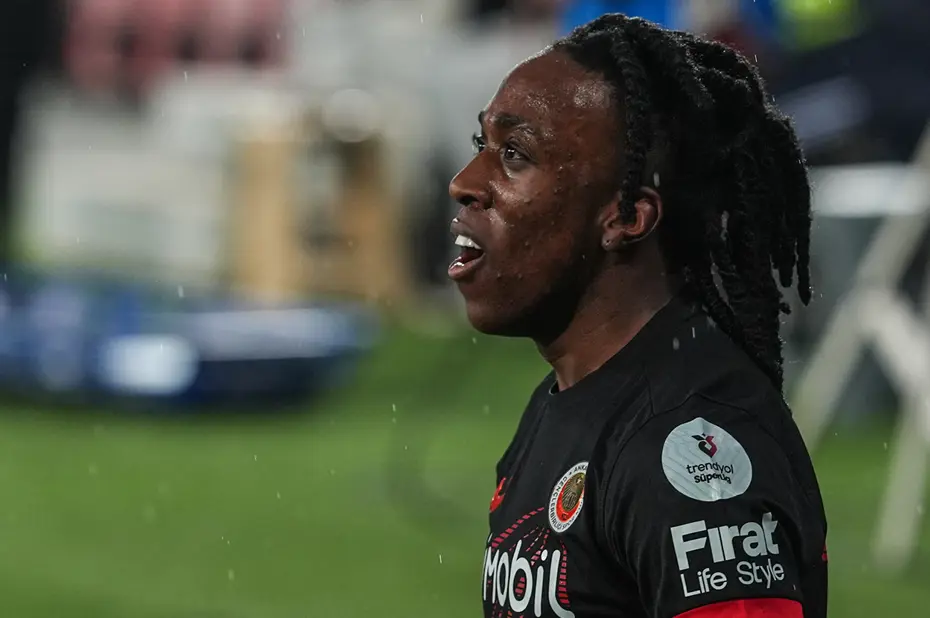 4 ay önce 3. ligde oynayan Franco Tongya için Süper Lig devleri karşı karşıya - 3