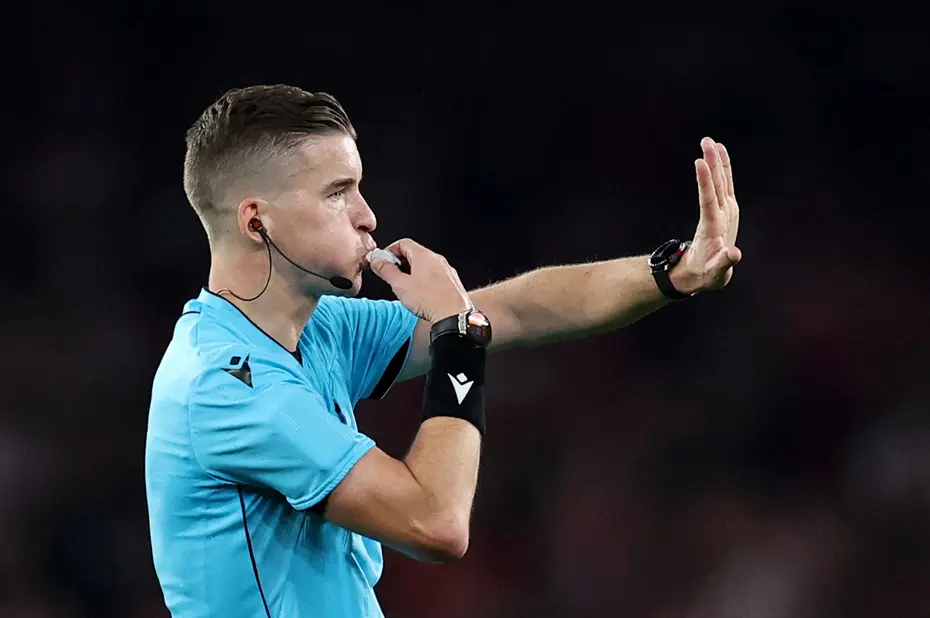 2025 yılının en iyi hakemi belli oldu: Listede Galatasaray-Fenerbahçe derbisini yöneten isim de var - 3