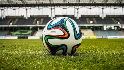 FLAŞ! Kendi takımına bahis oynayan 2 futbolcuya ömür boyu men cezası FLAŞ! Kendi takımına bahis oynayan 2 futbolcuya ömür boyu men cezası