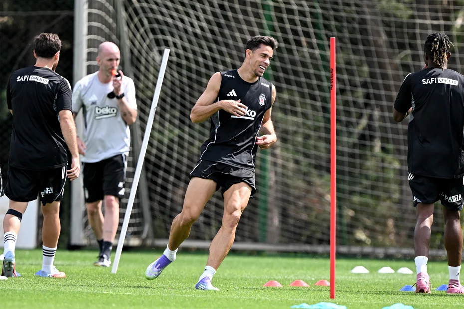 Beşiktaş'ta Sergen Yalçın'ın biletini kestiği isim Fenerbahçe yolcusu olabilir - 1 Beşiktaş'ta Sergen Yalçın'ın biletini kestiği isim Fenerbahçe yolcusu olabilir - 1