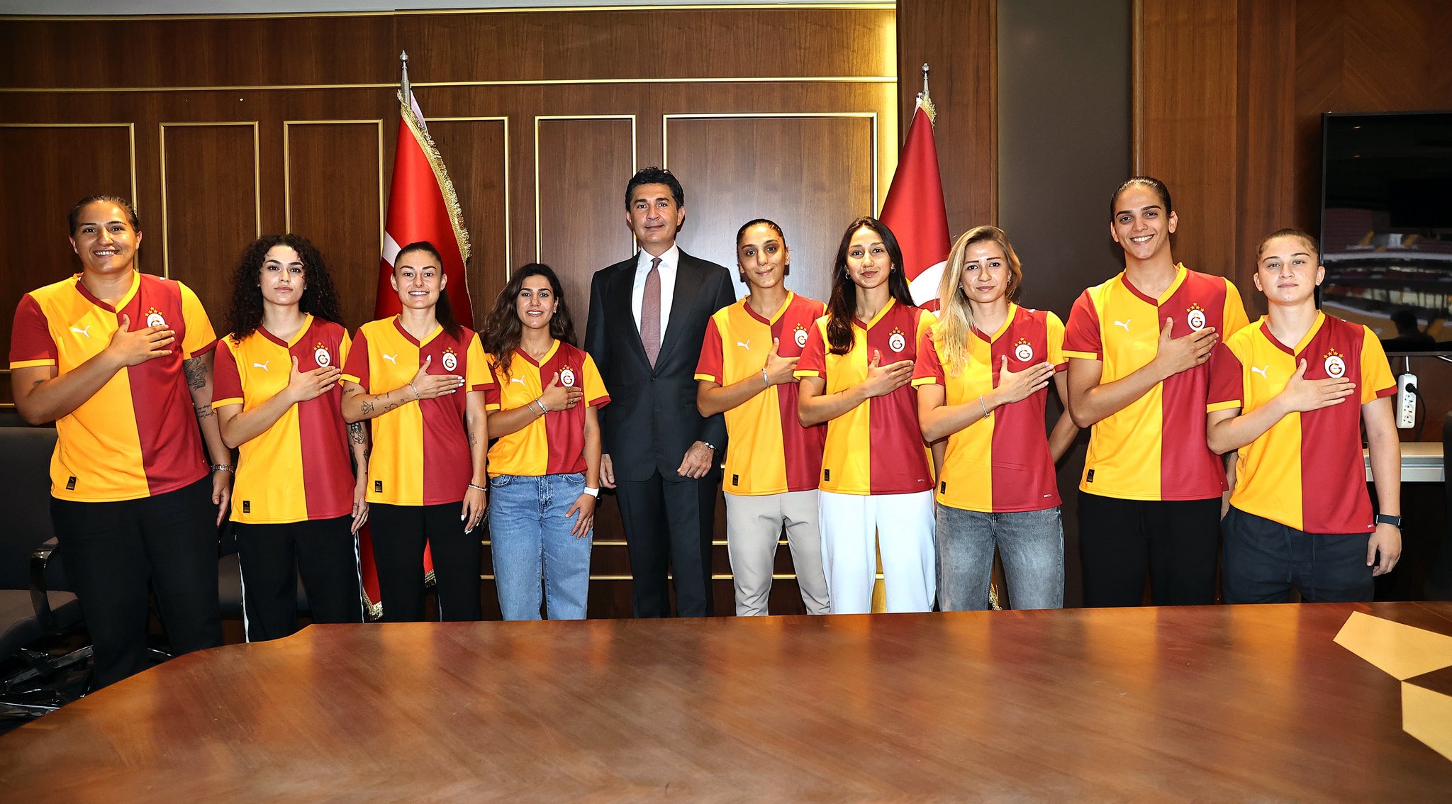 Galatasaray'da 7 imza birden  