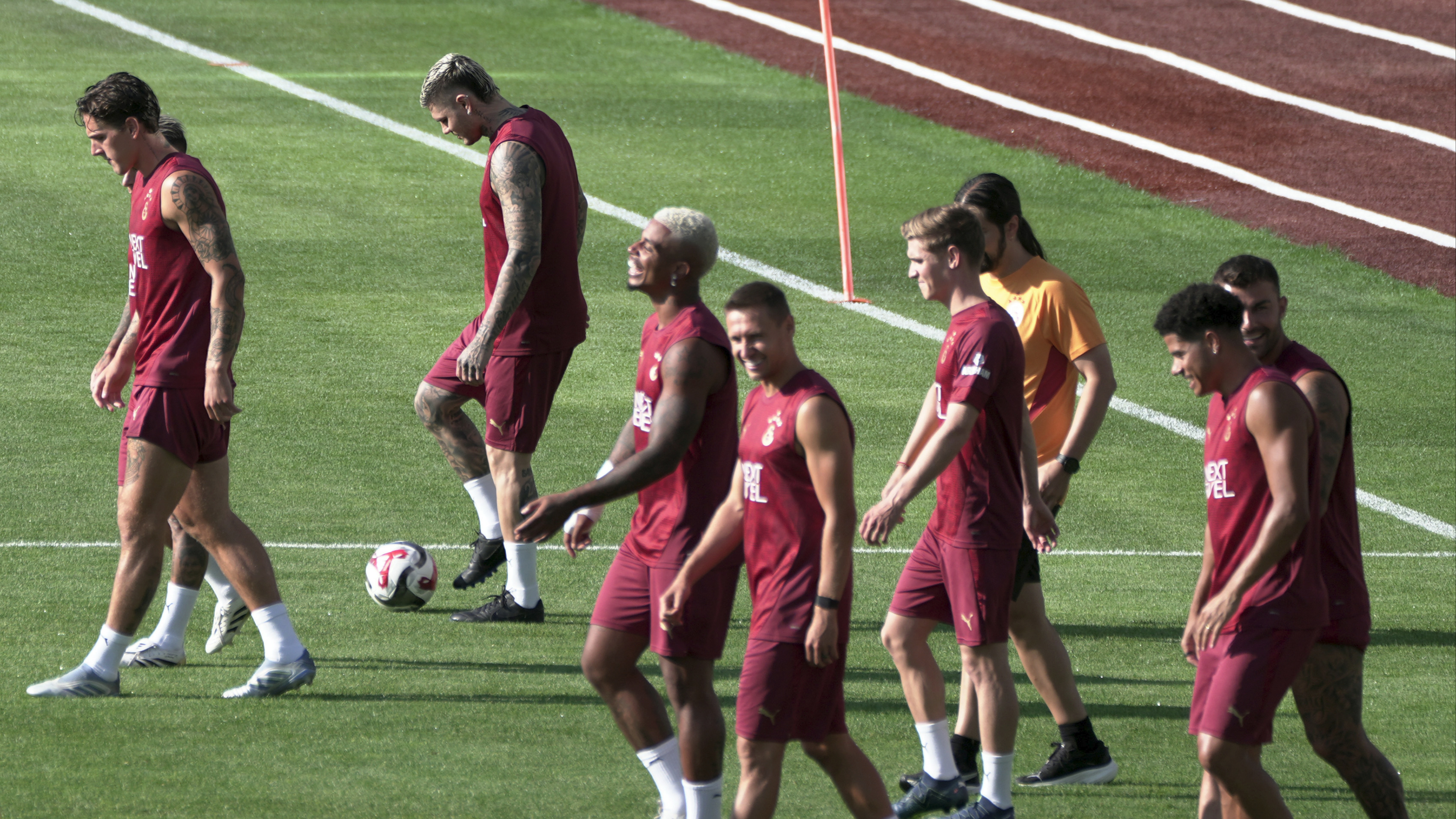 Galatasaray 4 eksikle çalışmalarını sürdürdü