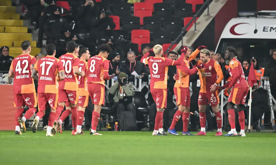 "Kontrat meselesi final öncesi çözülmeli" | Spor yazarları Galatasaray-Trabzonspor maçı için ne dedi? - 4 "Kontrat meselesi final öncesi çözülmeli" | Spor yazarları Galatasaray-Trabzonspor maçı için ne dedi? - 4
