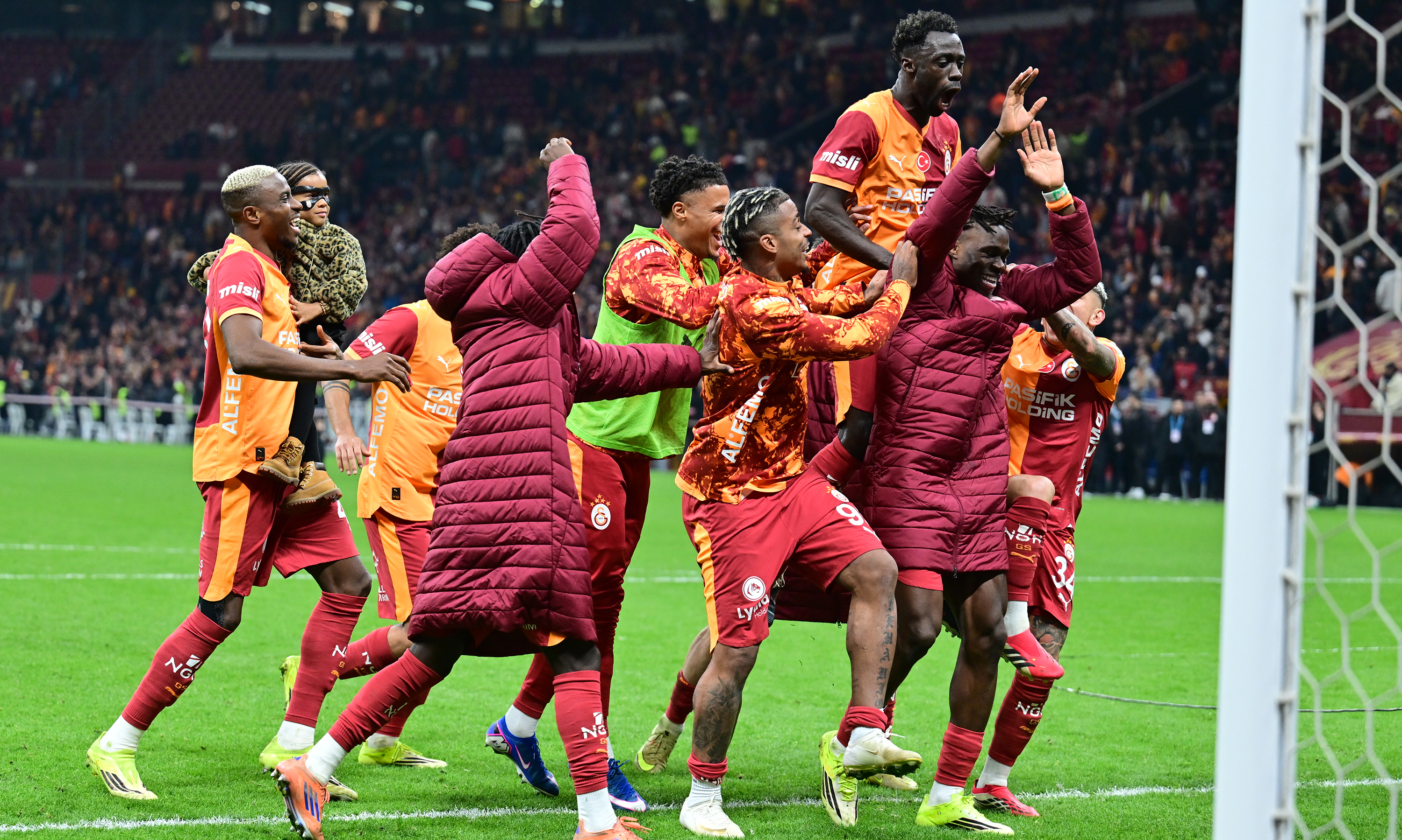 Galatasaray'ın Başakşehir maçı kadrosuyla iki mesaj verdiğini kaydeden Denizli, \