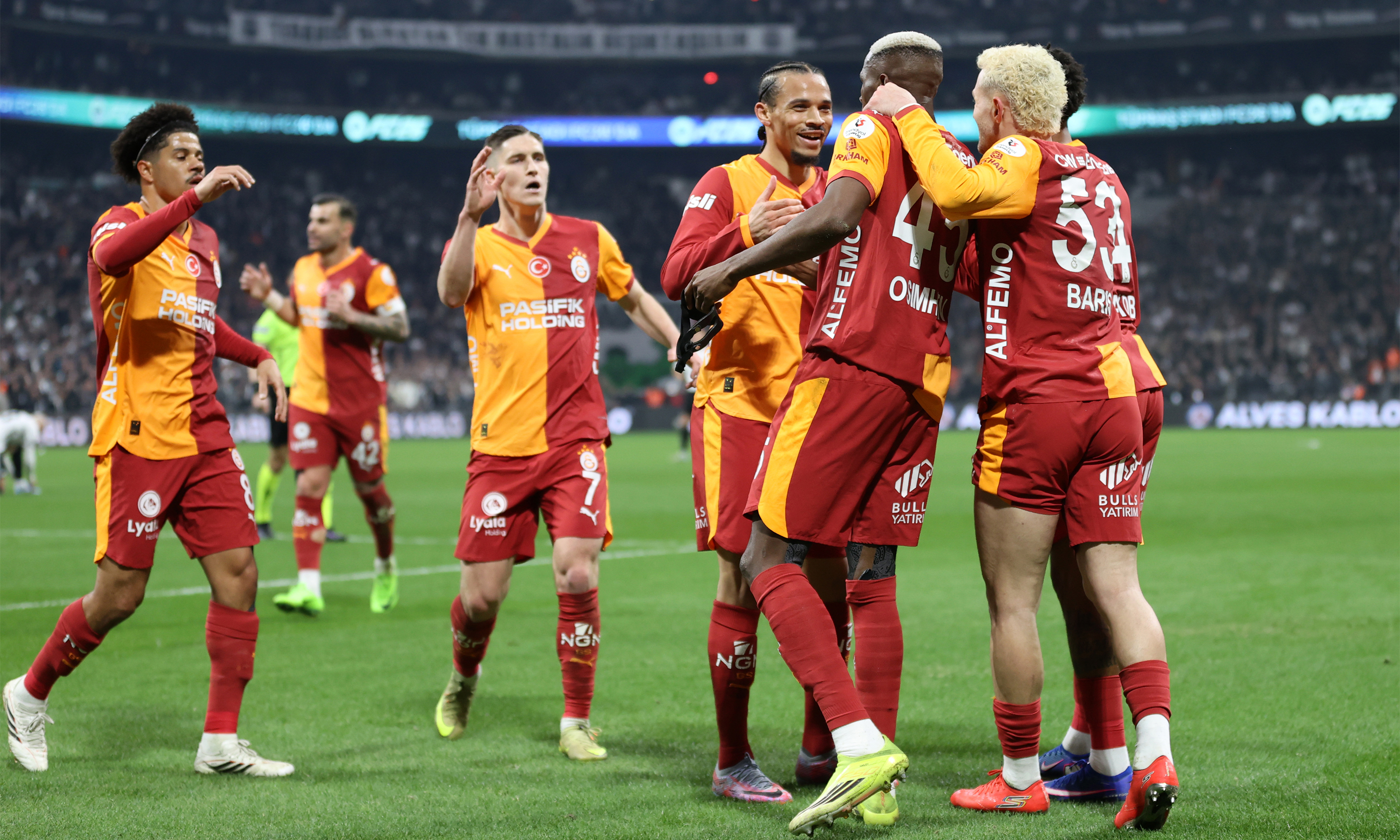Trendyol Süper Lig'in 25. haftasında Galatasaray deplasmanda Beşiktaş'ı Victor Osimhen'in golüyle 1-0 yendi. Sarı kırmızılılar puanını 61 yaptı ve liderliğini sürdürdü. Galatasaraylı yıldızlar maçın ardından galibiyeti beIN SPORTS'a değerlendirdi.