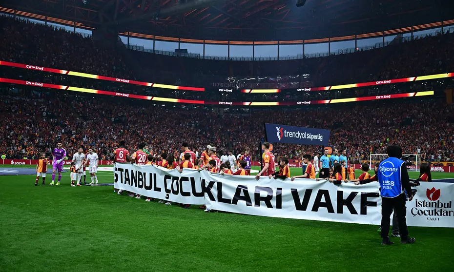 Galatasaray-Antalyaspor maçında sakatlık! Gözyaşlarıyla soyunma odasına gitti - 2