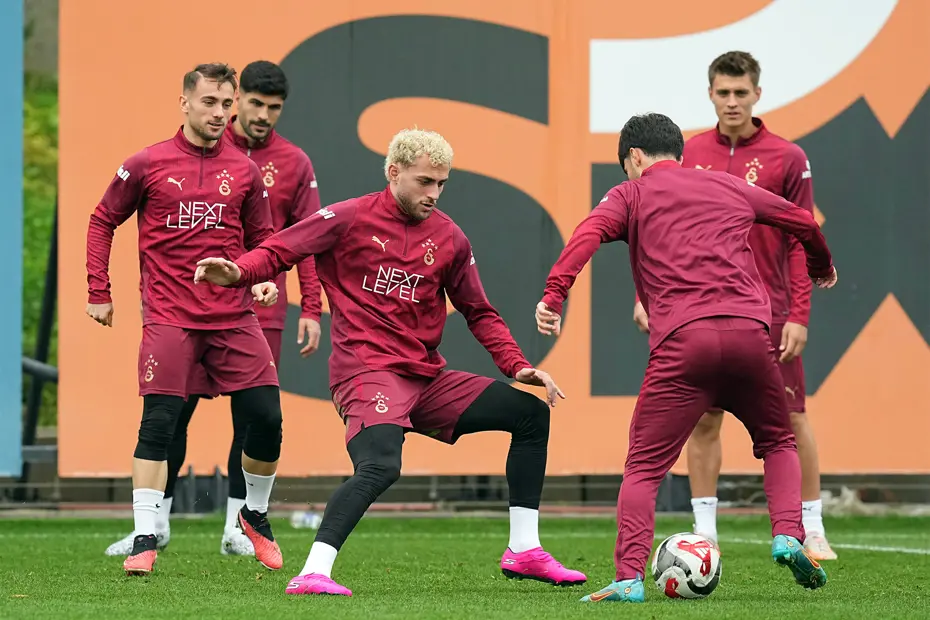 Okan Buruk, 2 futbolcu için kararını verdi: Başakşehir maçında ilk 11'e - 2 Okan Buruk, 2 futbolcu için kararını verdi: Başakşehir maçında ilk 11'e - 2