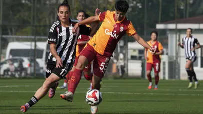 Galatasaray, derbide Beşiktaş'a fark attı Galatasaray, derbide Beşiktaş'a fark attı