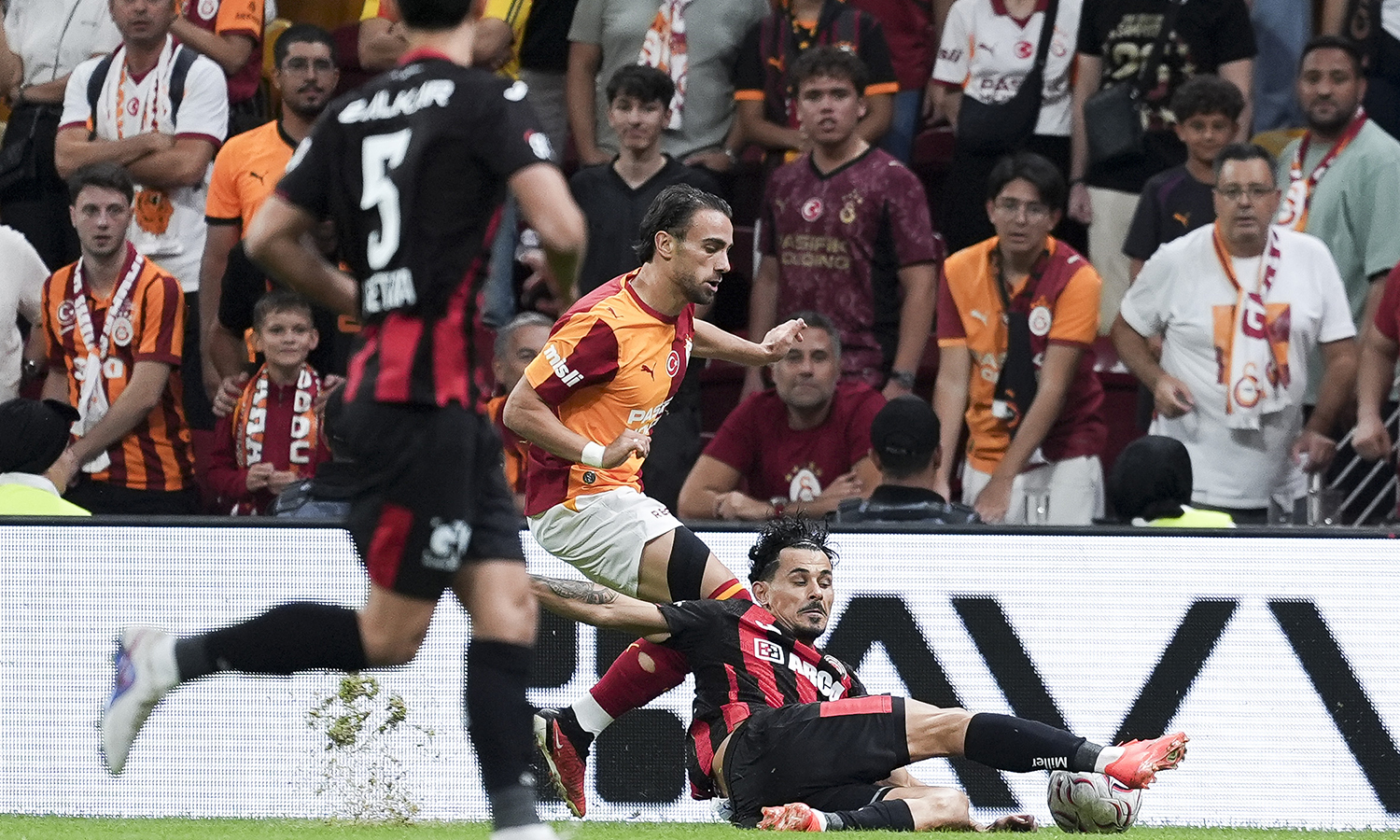 Son şampiyon Galatasaray yeni sezona kayıpla başladı