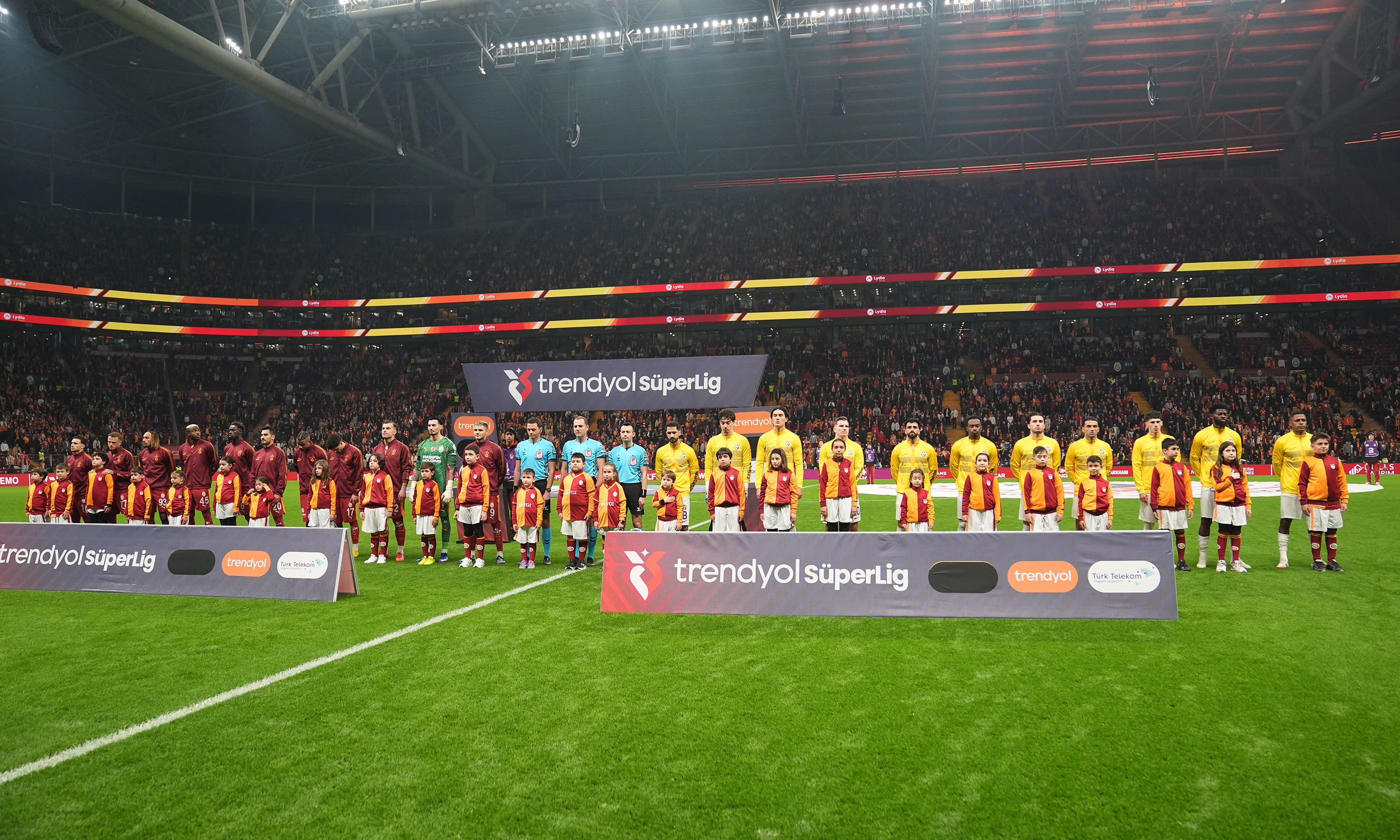 Galatasaray-Eyüpspor maçındaki kırmızı kart kararı doğru mu? Trio ekibi noktayı koydu