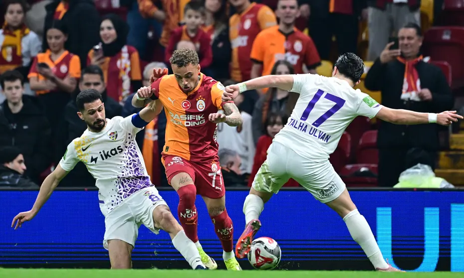 Galatasaray-Eyüpspor maçındaki kırmızı kart kararı doğru mu? Trio ekibi noktayı koydu - 3