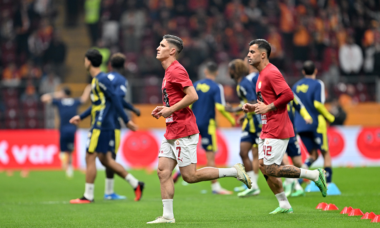 Derbide daha 16. saniyede olay! Lukaku ve Abdülkerim Bardakcı birbirine girdi