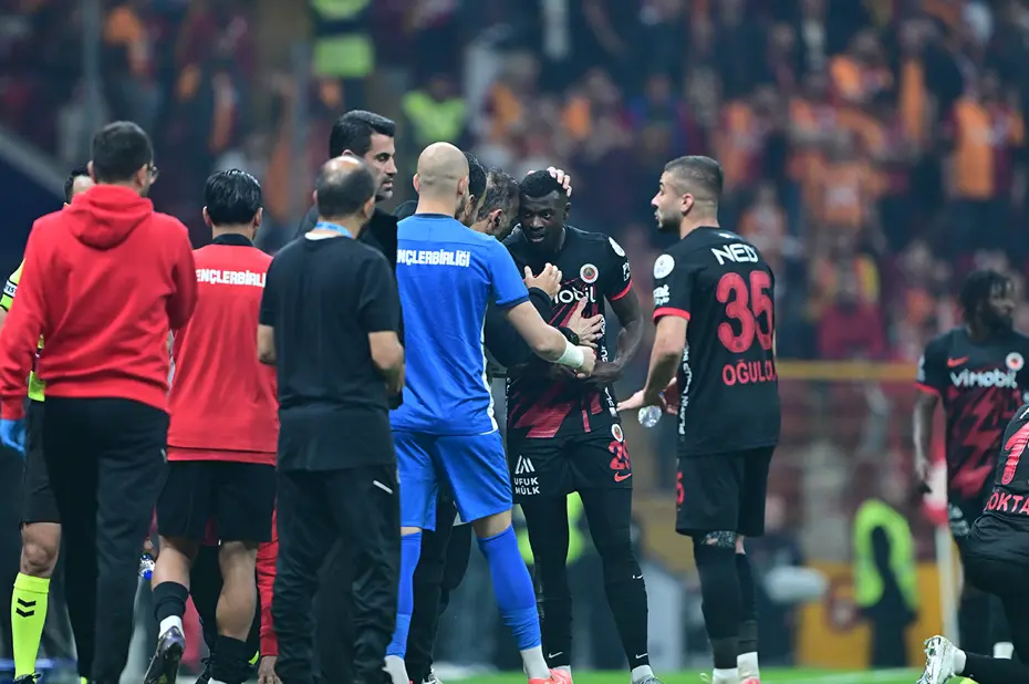 Galatasaray'a çifte şok: 2 futbolcu oyuna devam edemedi - 2