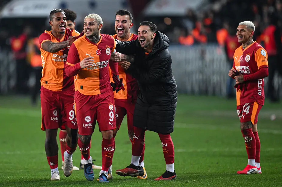 "Kontrat meselesi final öncesi çözülmeli" | Spor yazarları Galatasaray-Trabzonspor maçı için ne dedi? - 5 "Kontrat meselesi final öncesi çözülmeli" | Spor yazarları Galatasaray-Trabzonspor maçı için ne dedi? - 5