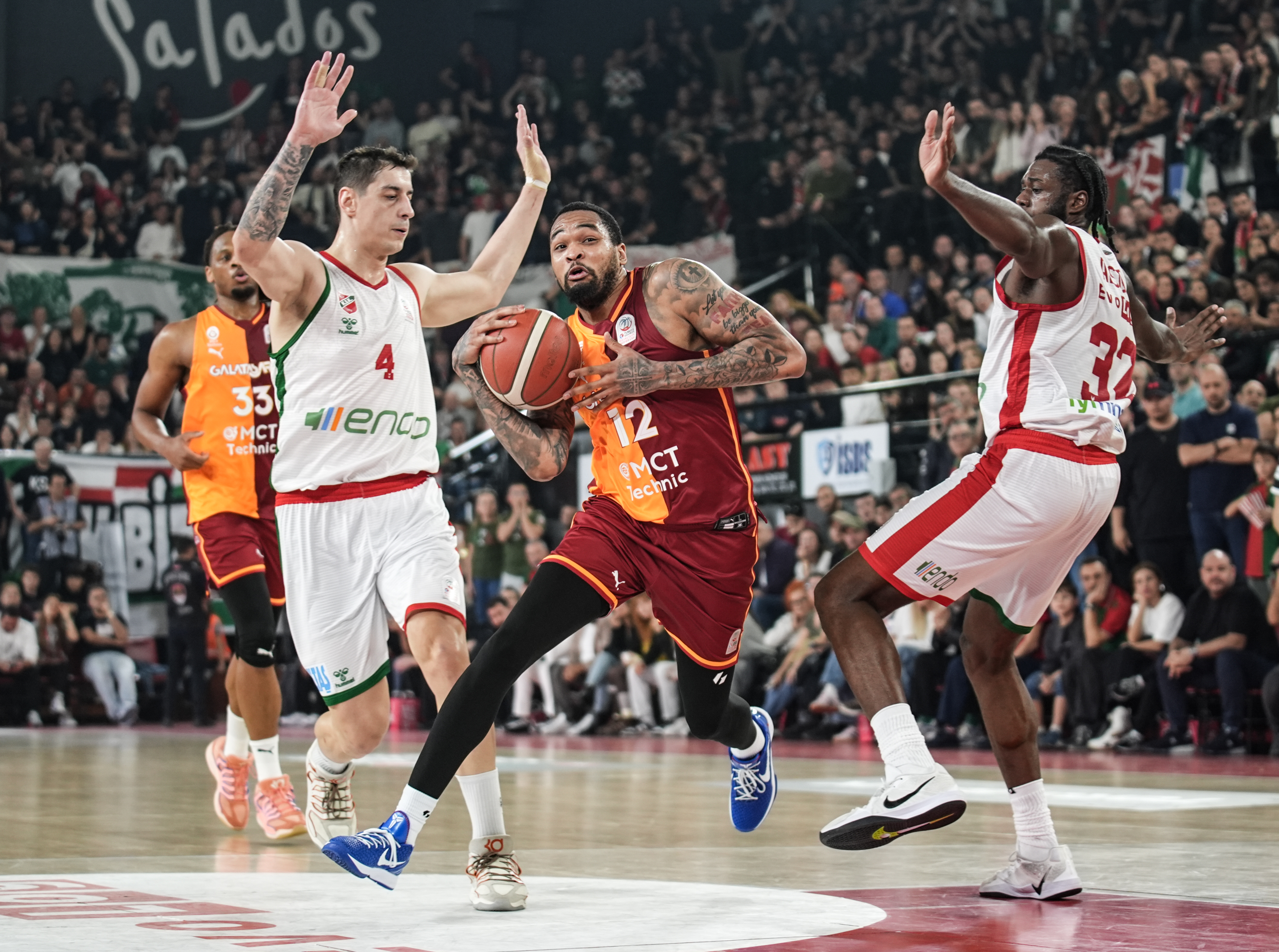 İzmir'deki olaylı maçtan Galatasaray MCT Technic galip ayrıldı