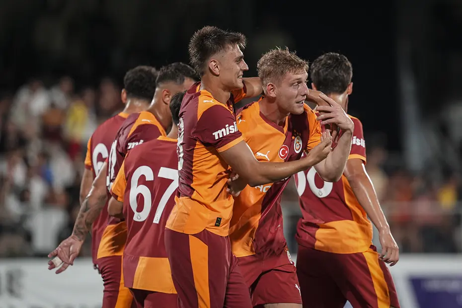 Galatasaray'ın hazırlık maçında Mesut Özil sürprizi - 2