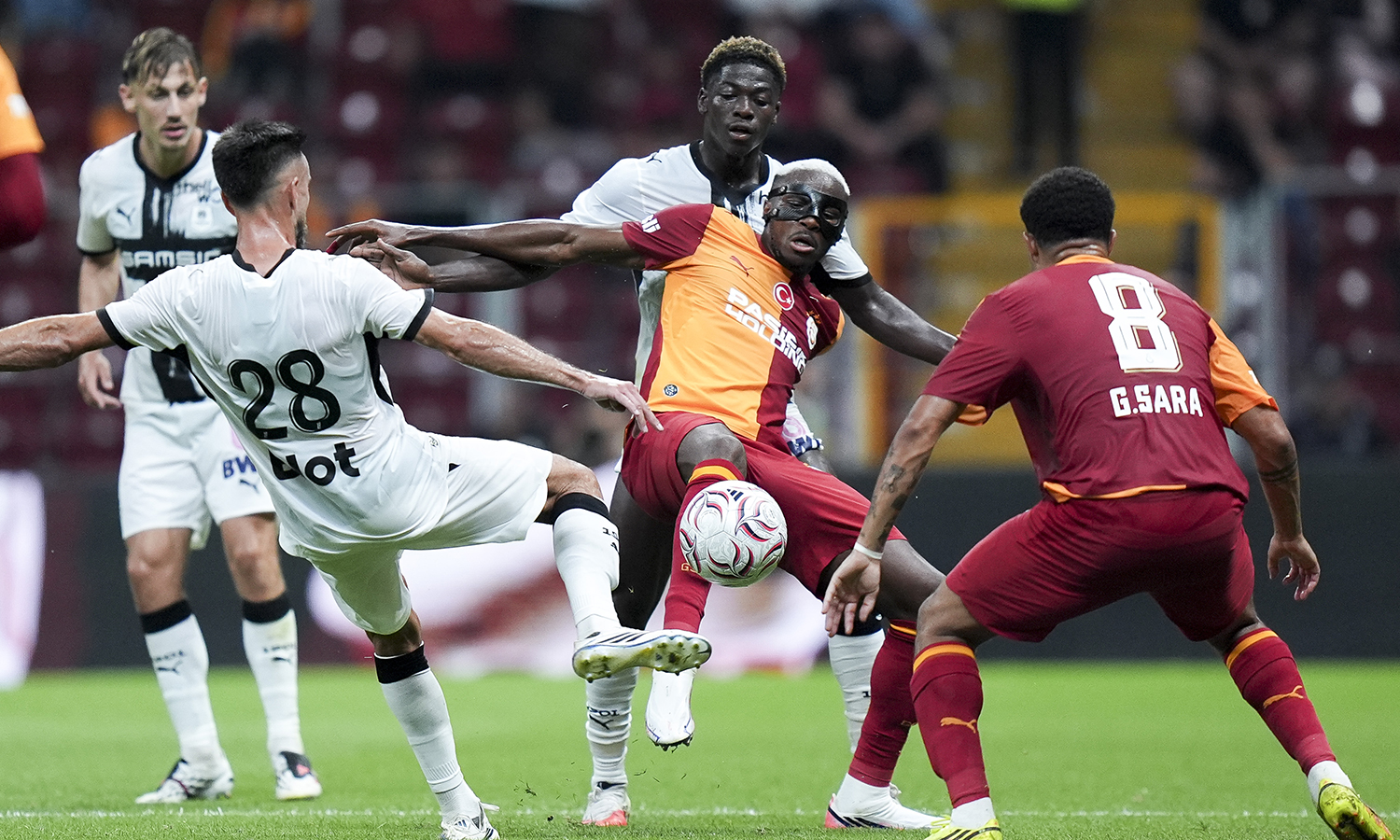 Galatasaray'da büyük alarm: Ne kazanabiliyor ne de kalesini gole kapatabiliyor