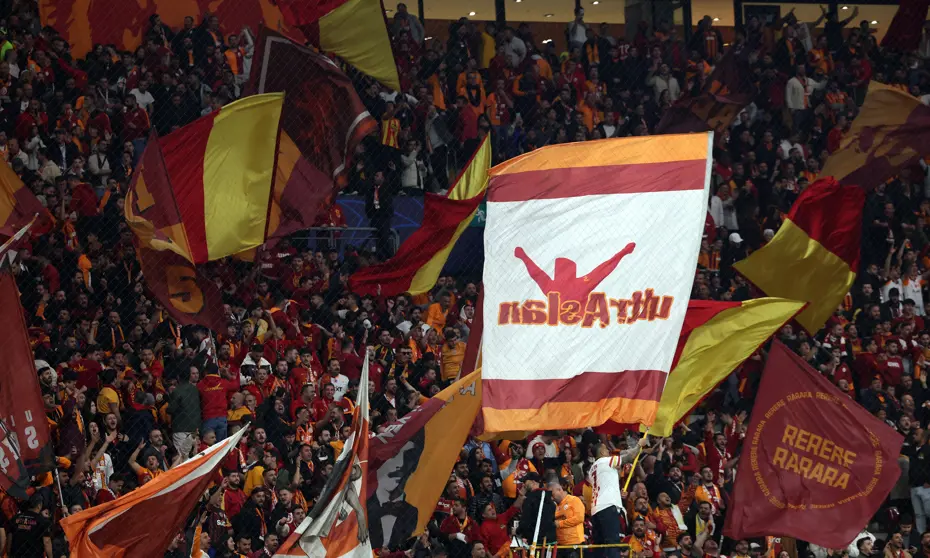 Galatasaray tribünlerinden yönetime tepki: Gol sonrası "İstifa" sesleri - 3