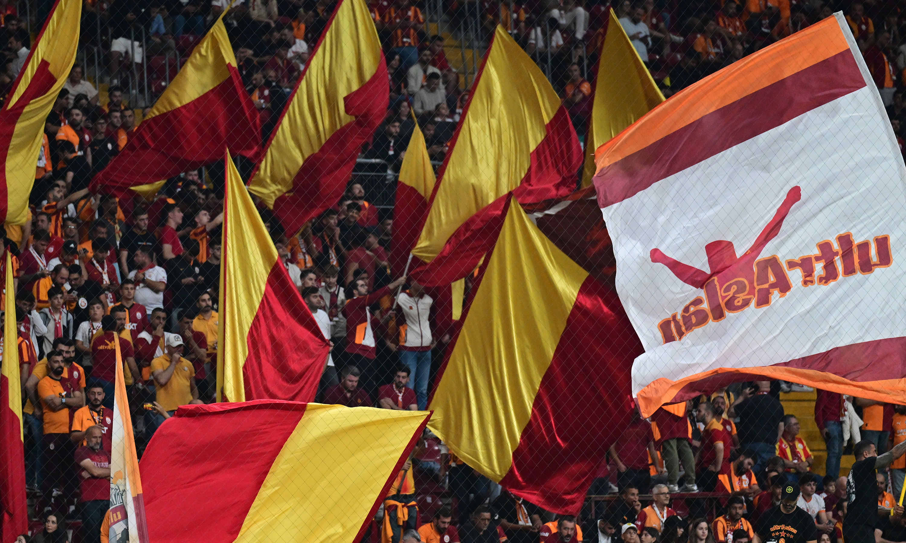 Galatasaray'dan Taraftara Liverpool Maçı Öncesi 'Hadi Bakalım' Sürprizi!
