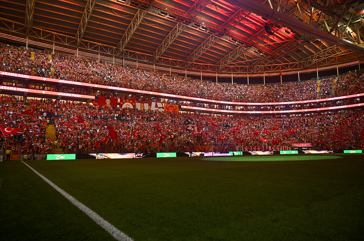 Frankfurt'ta Galatasaray 'Kabusu' Geri Döndü: Almanlar Bilet Satmamak İçin Adeta Çin Seddi Örüyor!