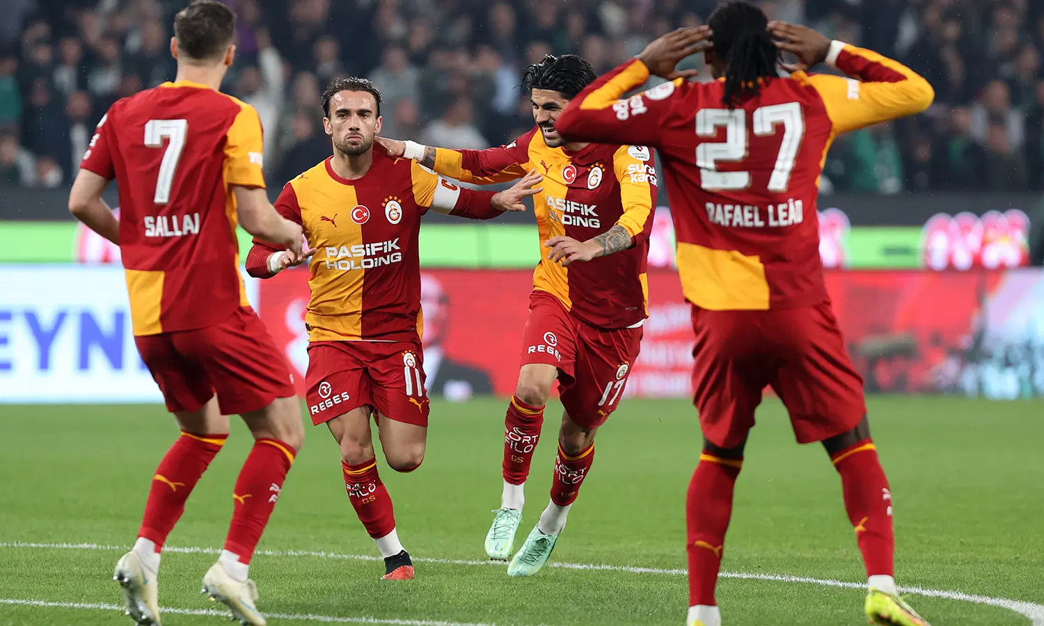 Rafael Leao: "Daha fazla gol atmamız gerekirdi"