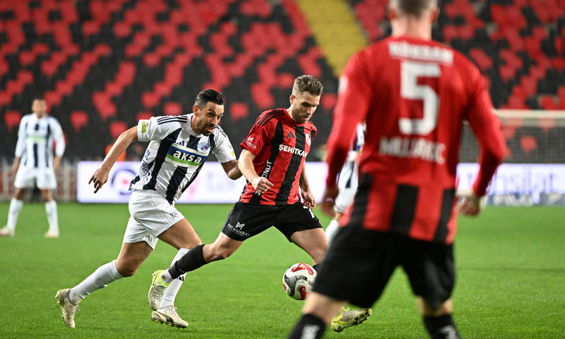 Gaziantep FK 10 kişiyle Kasımpaşa'yı devirdi