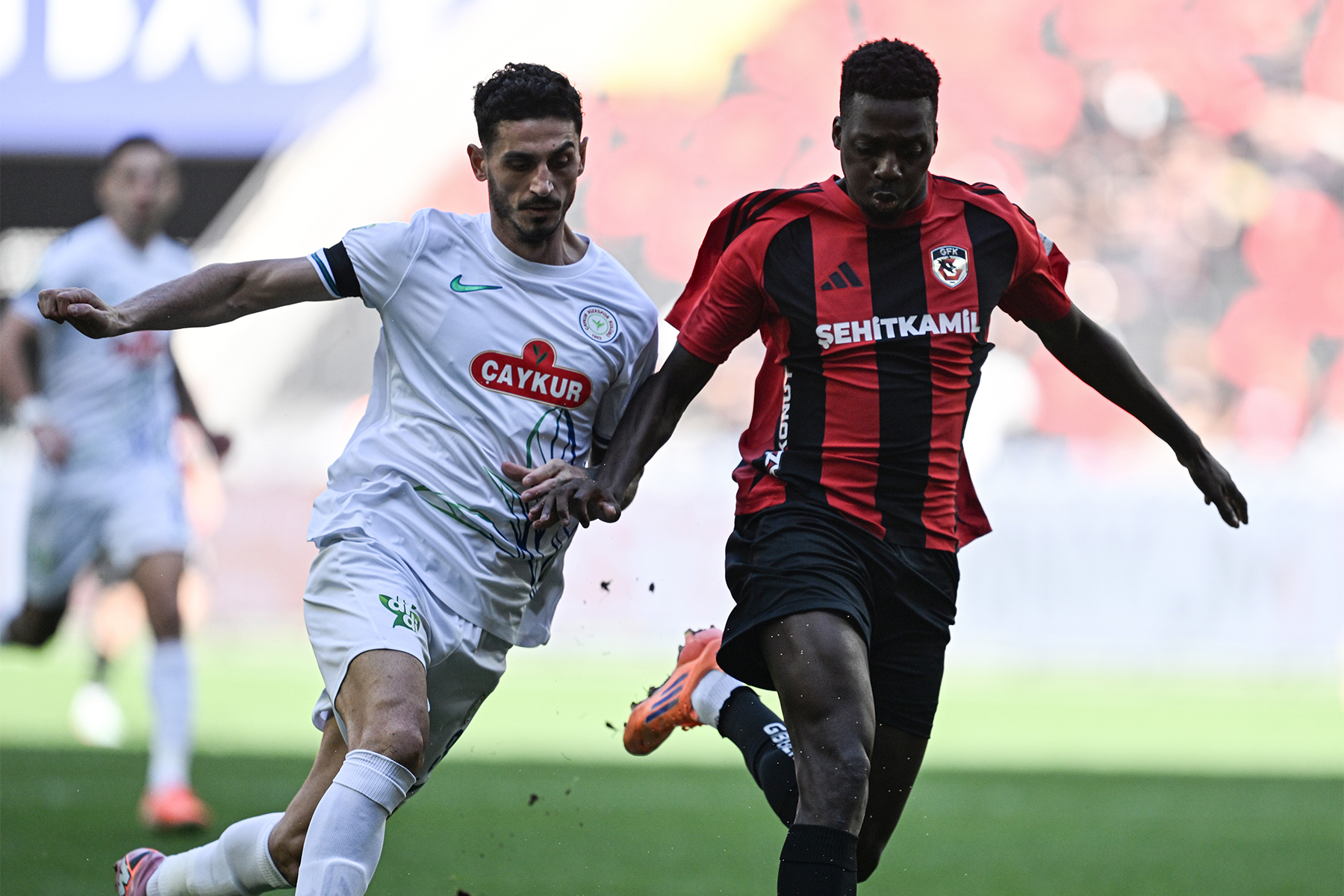 Süper Lig'de gol düellosu: Gaziantep FK-Rizespor maçında kazanan yok