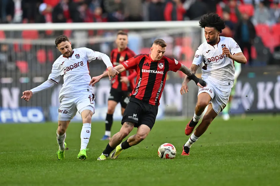 "Takım Onana’ya dua etmeli" | Spor yazarları Trabzonspor için ne dedi? - 2