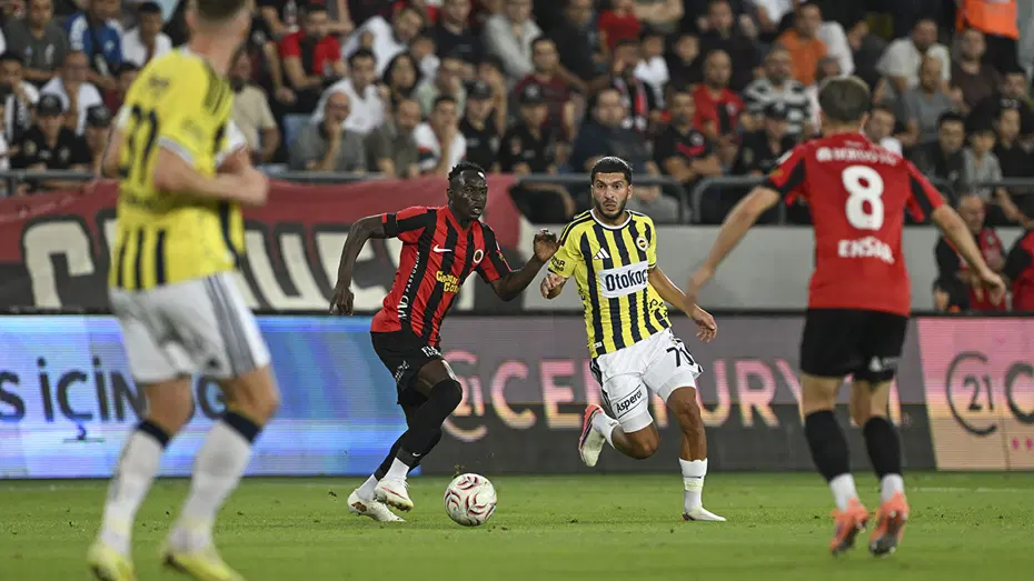 Fenerbahçe sezona mağlubiyetle başladı: Gençlerbirliği deplasmanında üstünlüğünü koruyamadı - 4 Fenerbahçe sezona mağlubiyetle başladı: Gençlerbirliği deplasmanında üstünlüğünü koruyamadı - 4