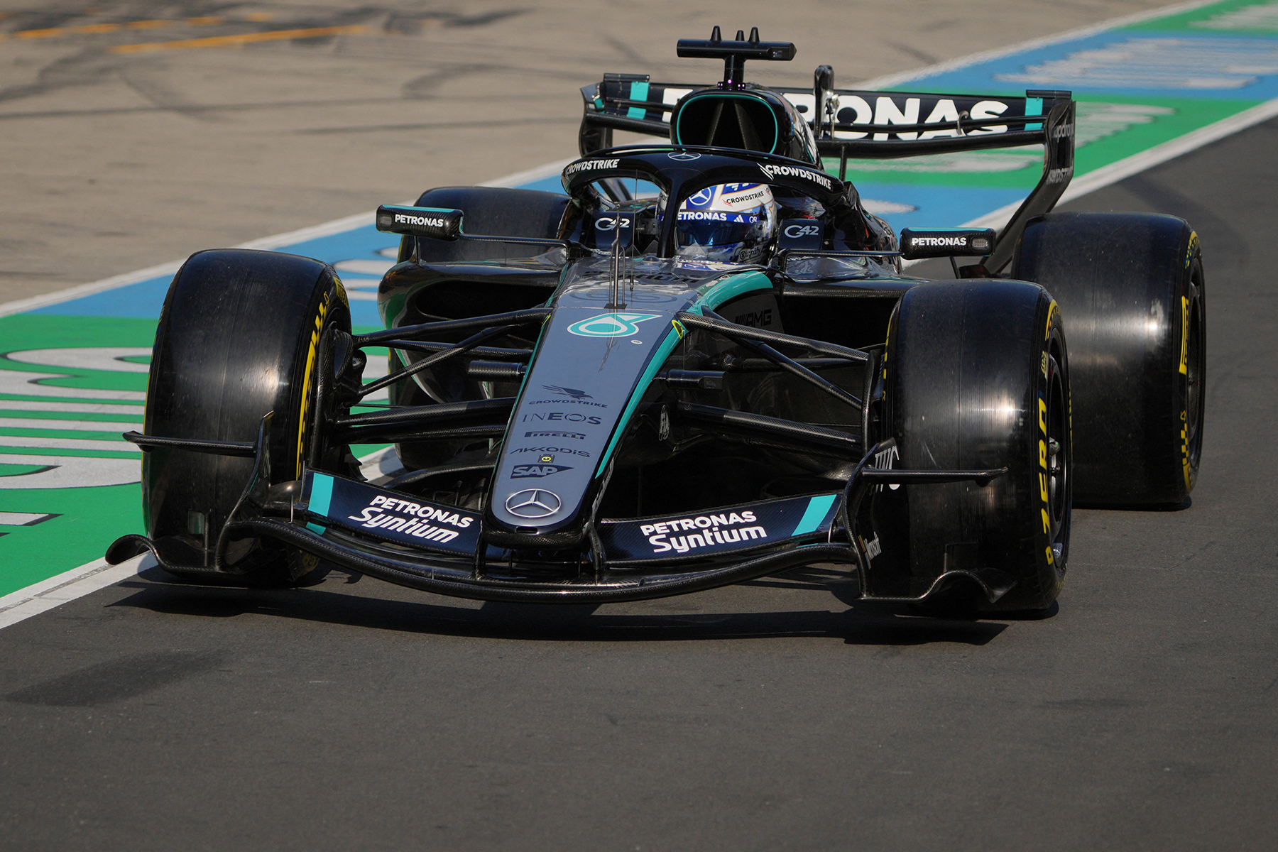 Sezonun ilk sprint yarışında pole pozisyonu George Russell'ın