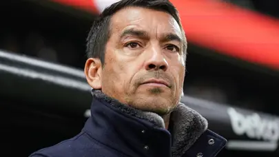 Liverpool'dan ayrılan Giovanni van Bronckhorst, Feyenoord'da Liverpool'dan ayrılan Giovanni van Bronckhorst, Feyenoord'da