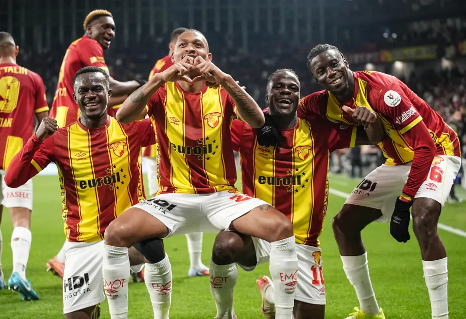 Göztepe 3 Golle Çaykur Rizespor'u 3-1 Mağlup Etti