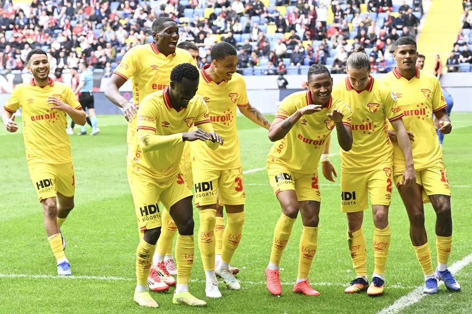 Zirvede fark 2'ye indi, yapay zeka Süper Lig'in son 5 haftası için olay tahmin yaptı - 3 Zirvede fark 2'ye indi, yapay zeka Süper Lig'in son 5 haftası için olay tahmin yaptı - 3