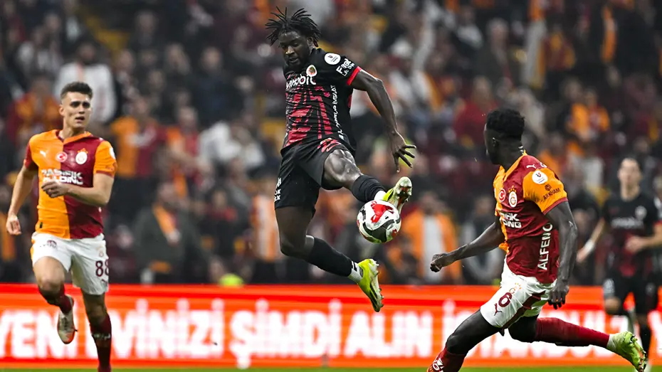 Trio ekibi birbirine girdi: Penaltı ve kırmızı kartlar! Galatasaray maçının önüne geçen pozisyon - 2