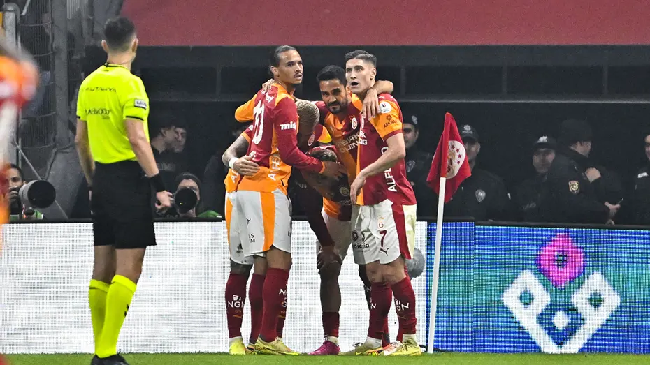 Trio ekibi birbirine girdi: Penaltı ve kırmızı kartlar! Galatasaray maçının önüne geçen pozisyon - 5