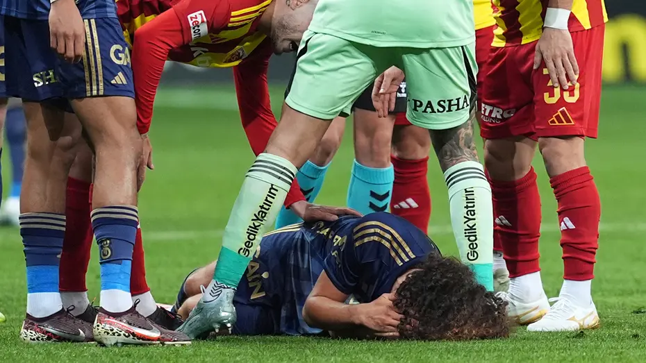 Trio ekibi, Fenerbahçe'nin kırmızı kart beklediği pozisyon için çok net konuştu: "Tartışmasız" - 2