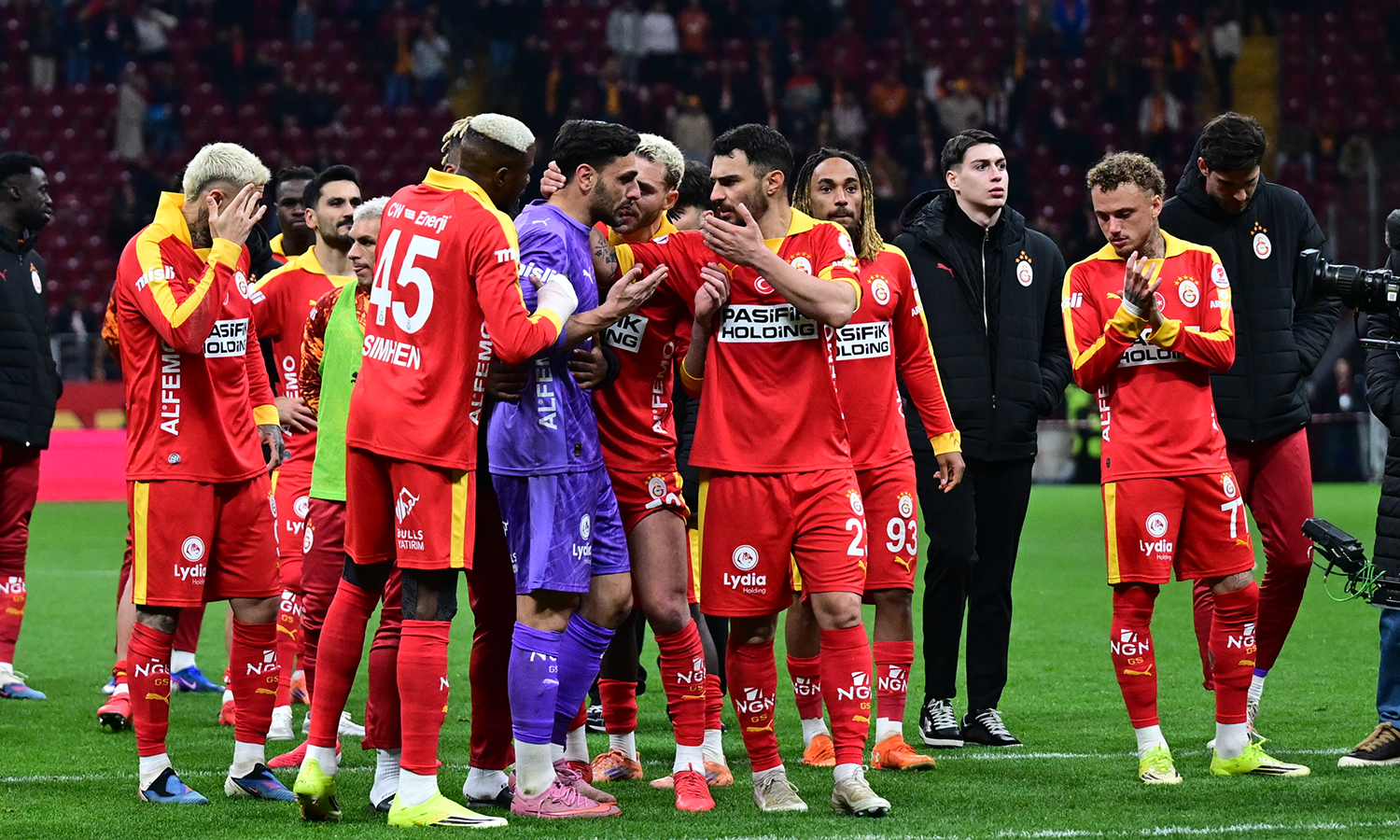 Victor Osimhen'den Günay Güvenç'e destek paylaşımı